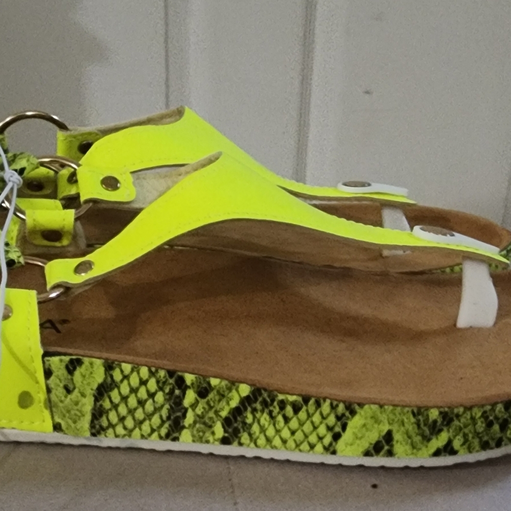 Sandals - Picture 9 of 9